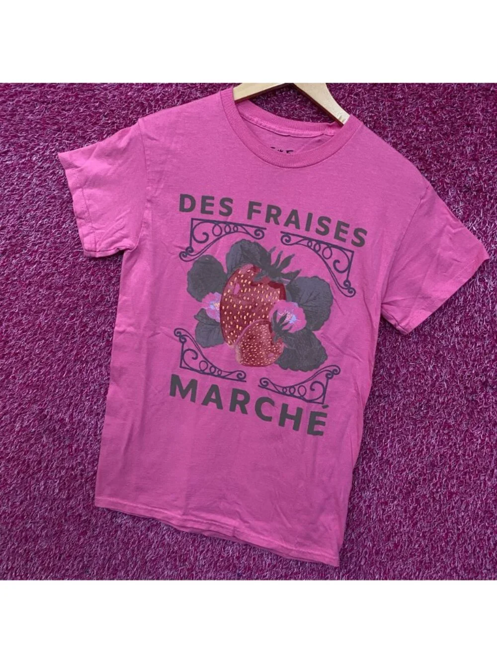 Junk Food Des Fraises Marché Cute Graphic T-Shirt XS